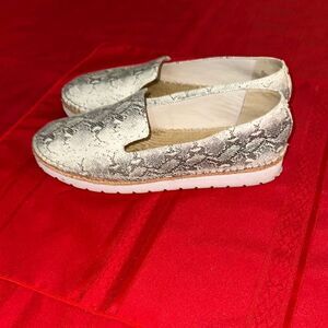 Katherine Kelly Snake Print Slip-On Loafers Size 9